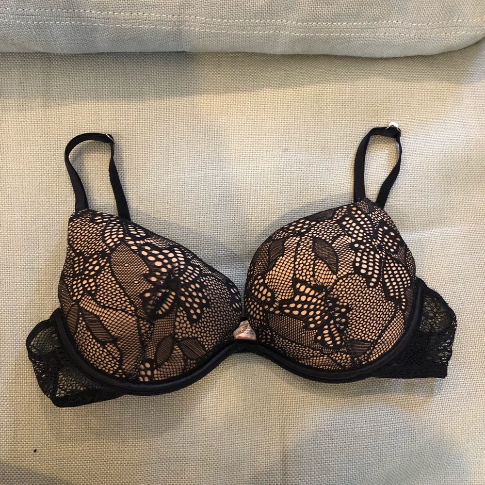 Victoria’s secret lace underwire bra